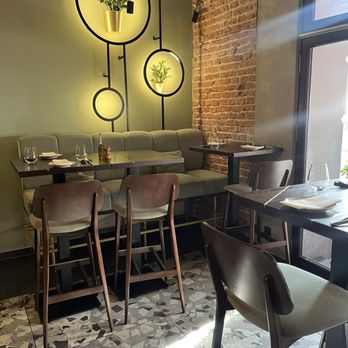 Folga - Inside - Modern European Near Me - Kraków, Massachusetts