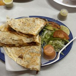 Las Cuatro Monarcas - Quesadilla