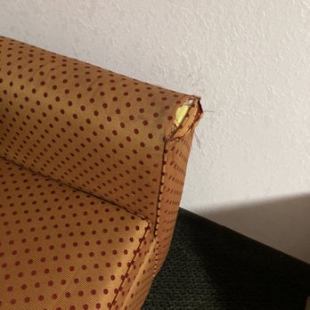 Red Roof Inn Sutton - Torn furniture - Hotels Near Me - Sutton, Massachusetts