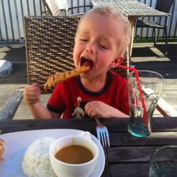 Saigon Express - Treåringens favorit: kycklingspett med jordnötssås