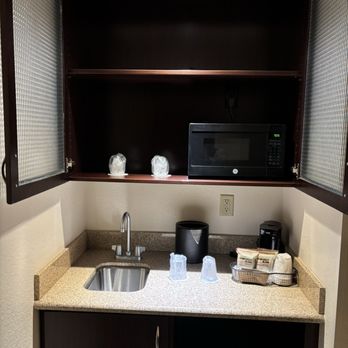 SpringHill Suites by Marriott Thatcher - Coffee service, fridge and mini kitchen sink - Hotels Near Me - Thatcher, Arizona