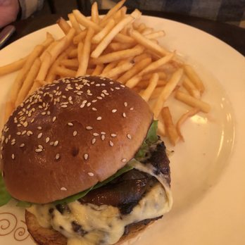 Parc - Lunch Cheeseburger - French Near Me - Philadelphia, Pennsylvania