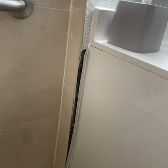 Holiday Inn Express Saugus - Black mold in bathroom - Hotels Near Me - Saugus, Massachusetts Holiday Inn Express Saugus - Black mold in bathroom - Hotels Near Me - Saugus, Massachusetts