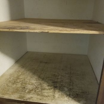 4 Degrees Real Estate - The condition of the kitchen cabinets, they actually are cream, those are not scratches, it's grime. - Real Estate Services Near Me - Spokane, Washington