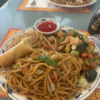 Granite Bay Chinese Restaurant - Egg roll, almond chicken, pork fried rice and chow mein. - Chinese Near Me - Granite Bay, California