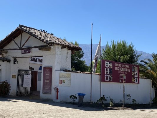 Los Dominicos by null