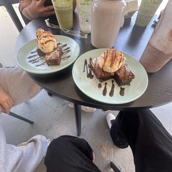 Yolo’s Cafe - brownie - Bubble Tea Near Me - Bellflower, California