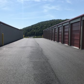 Statler Boulevard Self Storage - Standard drive up units with wide drive isles. - Self Storage Near Me - Staunton, Virginia Statler Boulevard Self Storage - Standard drive up units with wide drive isles. - Self Storage Near Me - Staunton, Virginia