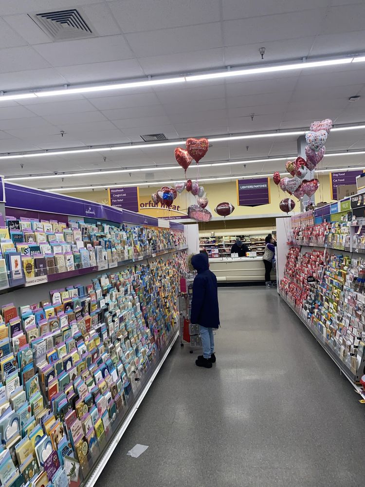 GIANT FOOD Updated September 2024 20 Photos & 23 Reviews 4622 Wilkens Ave, Baltimore