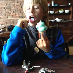 Caffi Maes - Blue banana ice cream