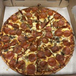 Gionino's Pizzeria of North Canton-Plain Twp - Deluxe Pizza (pepperoni, sausage, green peppers, onions and mushrooms)