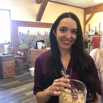 Neob Lavender - Lovely hostess giving out samples of lavender cookies - Farms Near Me - Niagara-on-the-Lake, Ontario