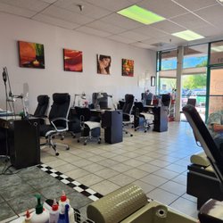 Bebee Nails & Spa - Manicure stations