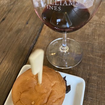 Williamson Wines - Wine Tasting Room Near Me - Healdsburg, California Williamson Wines - Wine Tasting Room Near Me - Healdsburg, California