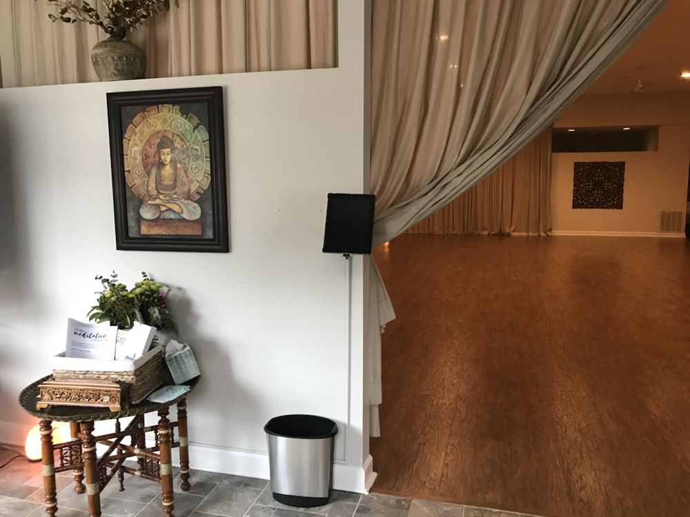 LIVEURYOGA Updated September 2024 12 Photos & 21 Reviews 408 S