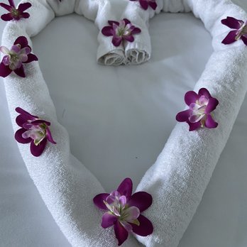 Hotel Su - Housekeeping left a decorative towel display on bed - Hotels Near Me - Antalya, 07