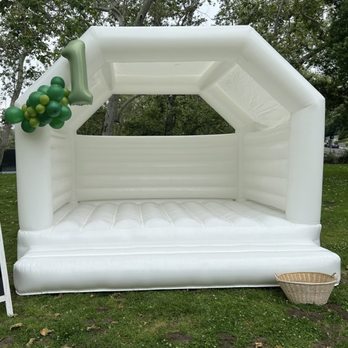 Izzy’s Bounce House - White bounce house 13x14x11 - Bounce House Rentals Near Me Izzy’s Bounce House - White bounce house 13x14x11 - Bounce House Rentals Near Me