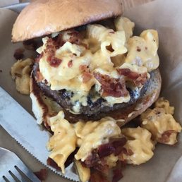 Mac 'N' Cheeseburger Mac 'N' Cheeseburger