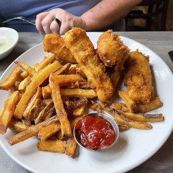 Pilot House - Fried fish & frites - Seafood Near Me - Tarpon Springs, Florida Pilot House - Fried fish & frites - Seafood Near Me - Tarpon Springs, Florida