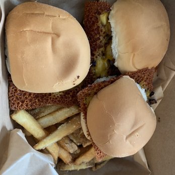 Black Fleet Brewing Taproom & Kitchen - Sliders meal. There's more fries hidden under the burgers so there's a lot more than than appears! - Brewpubs Near Me - Tacoma, Washington