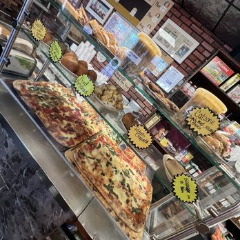 Freddy's Pizza - Pizza Near Me - Cicero, Illinois