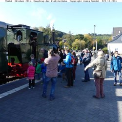 Bahnhof - Die Dampflok ist immer umlagert.