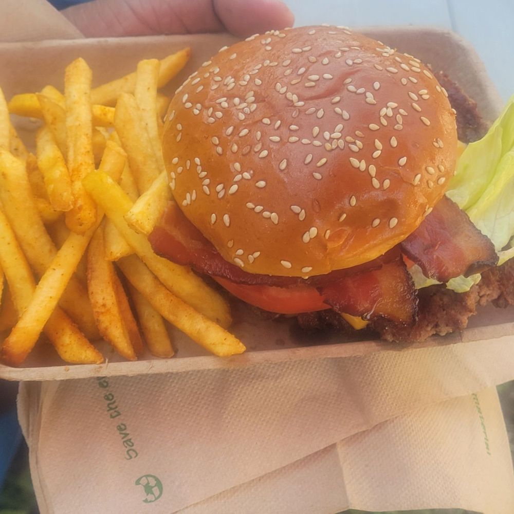 The Backyard - All American with bacon from Smash Dunk - Food Trucks Near Me - Ocoee, Florida