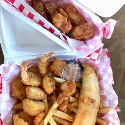Jiggs Take-Out - 6 chicken wings and seafood platter