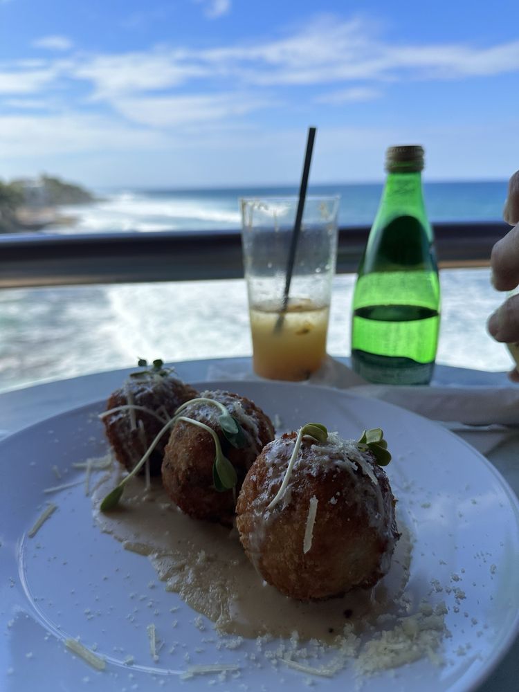 Kikita Beach Bar & Grill Image