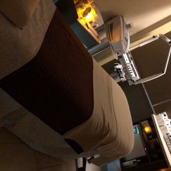 Equinox - Esthetics Room (facials, waxing, body scrubs) - Gyms Near Me - Roslyn, New York Equinox - Esthetics Room (facials, waxing, body scrubs) - Gyms Near Me - Roslyn, New York