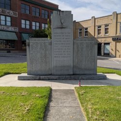 Veterans' Monument Monument - Montgomery County Veterans' Monument Monument, Christiansburg