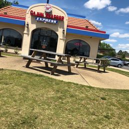 the outside of a restaurant