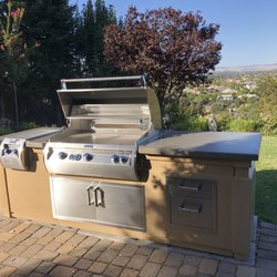 Stiver’s Backyard & Leisure - Fire Magic Echelon BBQ Island with Side Burner