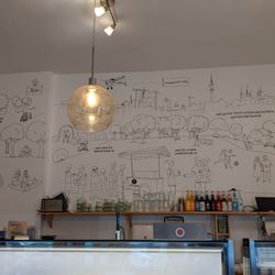 Frau Meis Eisladen - Front of the shop with a drawing on the wall