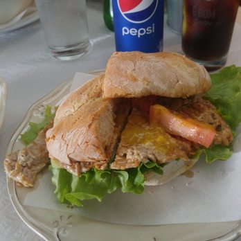 Bifanas de Vendas Novas - Bifana with tomato, lettuce, and cheese - Portuguese Near Me - Évora, 07