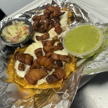 Los 3 Parces - Patacon con Chicharrón - Food Trucks Near Me - Riverview, Florida Los 3 Parces - Patacon con Chicharrón - Food Trucks Near Me - Riverview, Florida