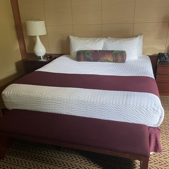 Hilo Hawaiian Hotel - Spacious comfortable hotel rooms. - Hotels Near Me - Hilo, Hawaii Hilo Hawaiian Hotel - Spacious comfortable hotel rooms. - Hotels Near Me - Hilo, Hawaii