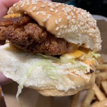 Beatstro - Charlys Chicken Sandwich - American Near Me - Bronx, New York