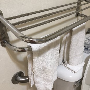 Motel 6 - Dirty towels on broken rack - Hotels Near Me - Beaver, Utah