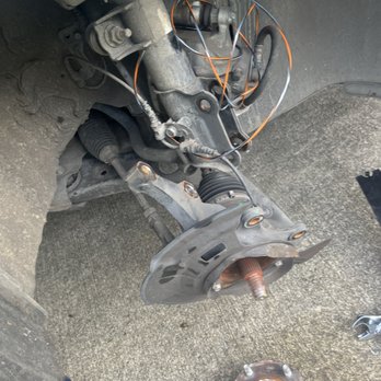 Lanes Automotive - Replacing wheel hub - Auto Repair Near Me - Olympia, Washington Lanes Automotive - Replacing wheel hub - Auto Repair Near Me - Olympia, Washington