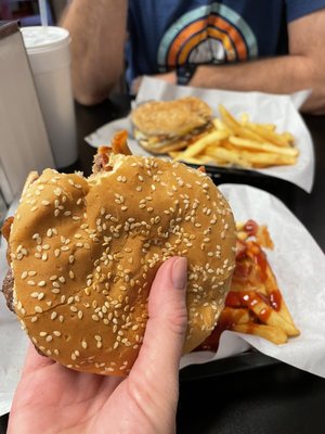 Lucky's Burgers & Shakes by null