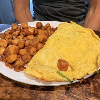 Eggs 'n Things - Bacon Spinach, Bacon & Cheese Omelet - American Near Me - Kapolei, Hawaii