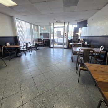The LA Pit - No one else was here as I arrived, waited for my orders to be ready or even when I left. - Barbeque Near Me - Gardena, California The LA Pit - No one else was here as I arrived, waited for my orders to be ready or even when I left. - Barbeque Near Me - Gardena, California