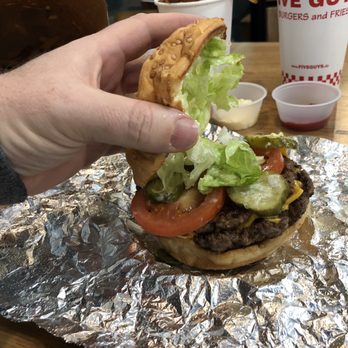 Five Guys - Der Chessburger, Lieblos wie gesagt... - Burgers Near Me - Munich, BY Five Guys - Der Chessburger, Lieblos wie gesagt... - Burgers Near Me - Munich, BY