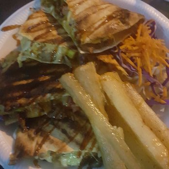 Bistro del Mar - Steak quesedillas con yucca fritas - Food Trucks Near Me