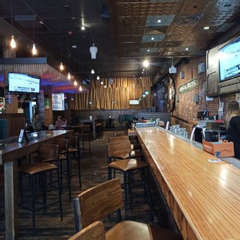 Oskar Blues - Denver - Main bar with seating - Brewpubs Near Me - Denver, Colorado Oskar Blues - Denver - Main bar with seating - Brewpubs Near Me - Denver, Colorado