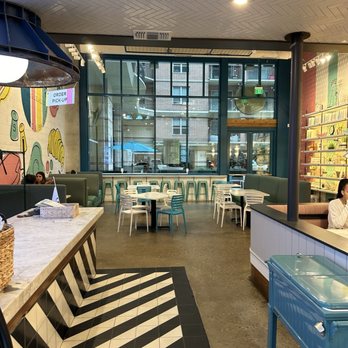 Common Bond Bistro & Bakery - seating area - Cafes Near Me - Houston, Texas