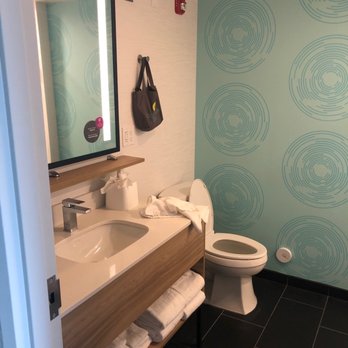 Tru by Hilton- Sebring - Bathroom - Hotels Near Me - Sebring, Florida Tru by Hilton- Sebring - Bathroom - Hotels Near Me - Sebring, Florida