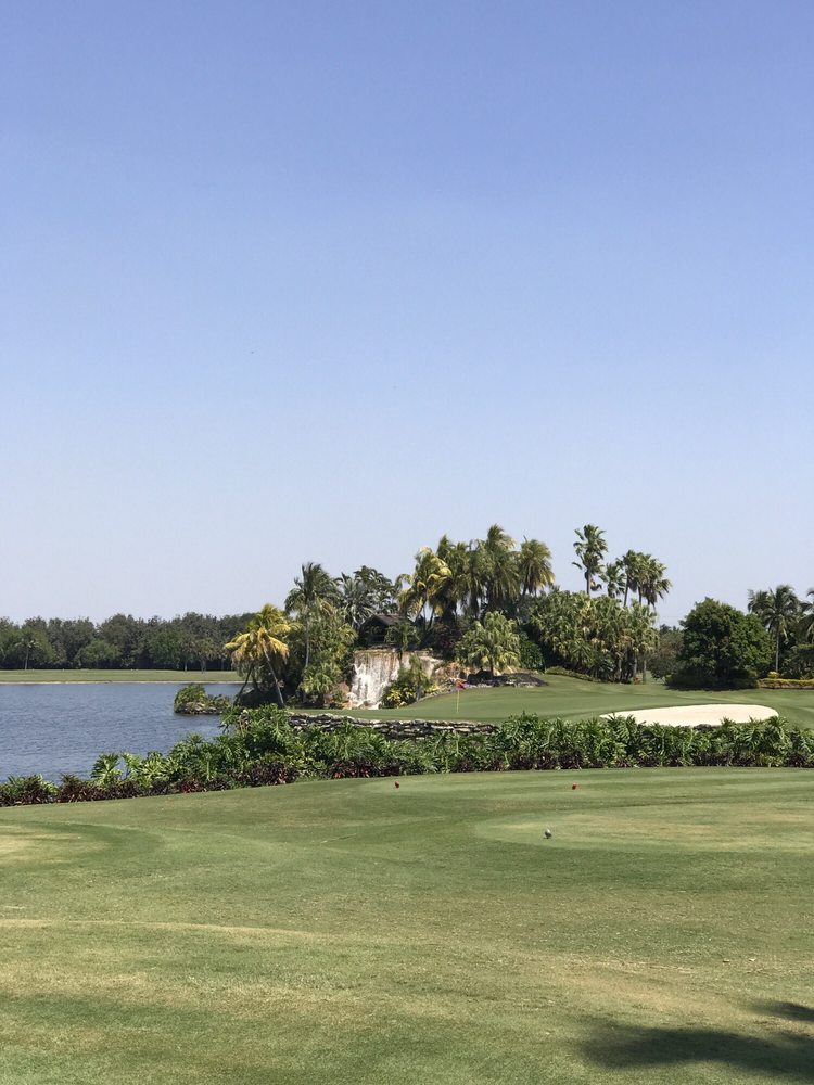 THE FALLS CLUB OF THE PALM BEACHES 6455 Jog Rd, Lake Worth, Florida