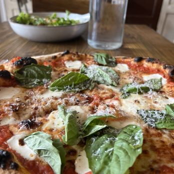 Stina - Fresh basil - Pizza Near Me - Philadelphia, Pennsylvania